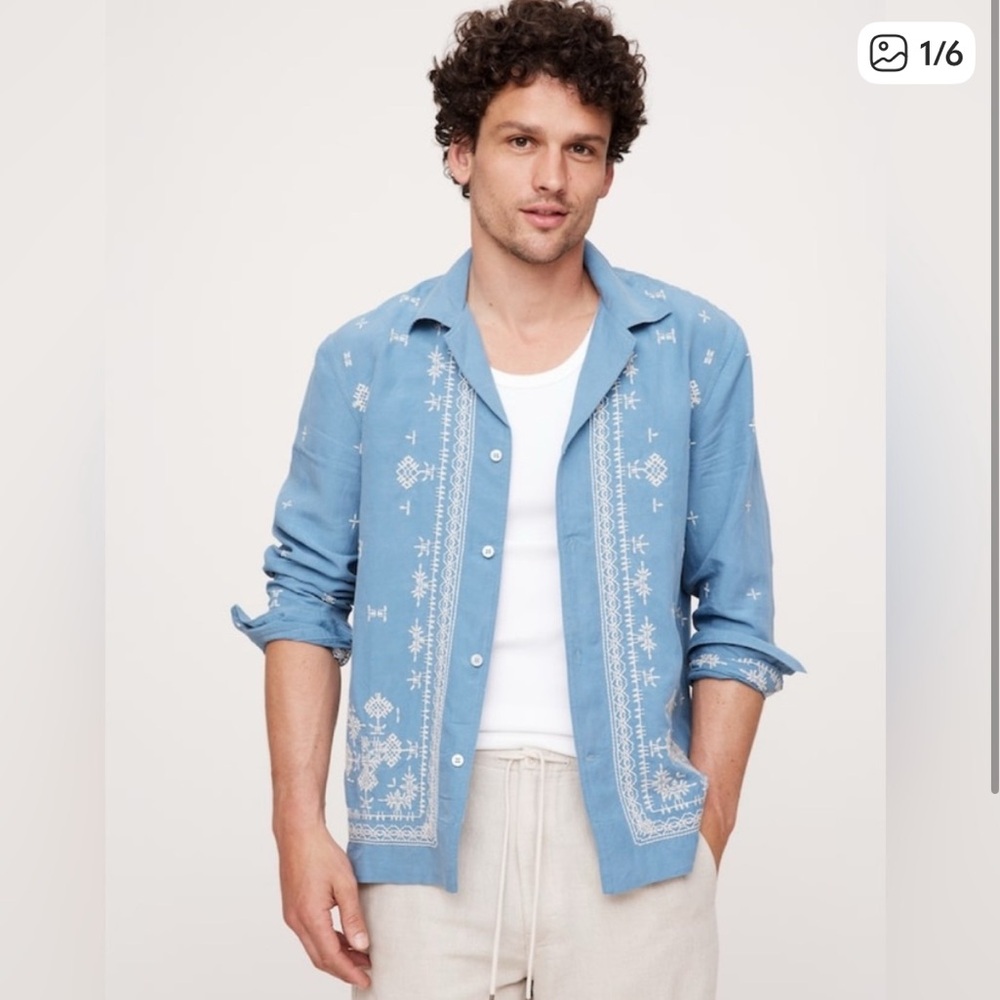 Banana Republic Light Blue Embroidered Shirt Jacket, NWT.